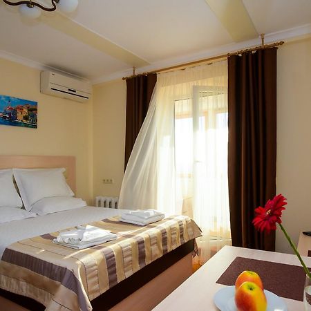 Aparthotel On Klinichna St. Киев Экстерьер фото