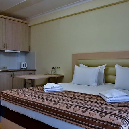 Aparthotel On Klinichna St. Киев Экстерьер фото