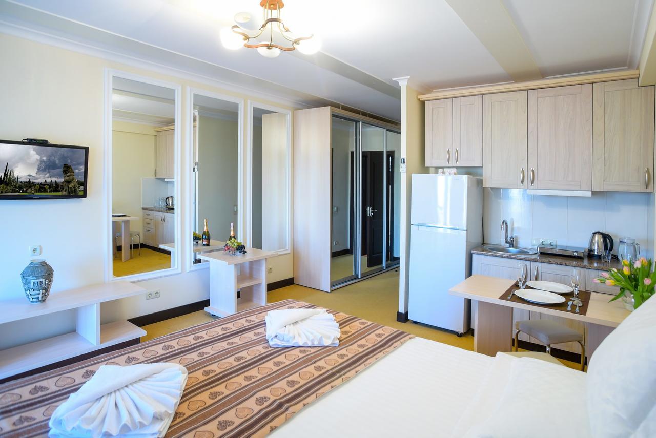 Aparthotel On Klinichna St. Киев Экстерьер фото