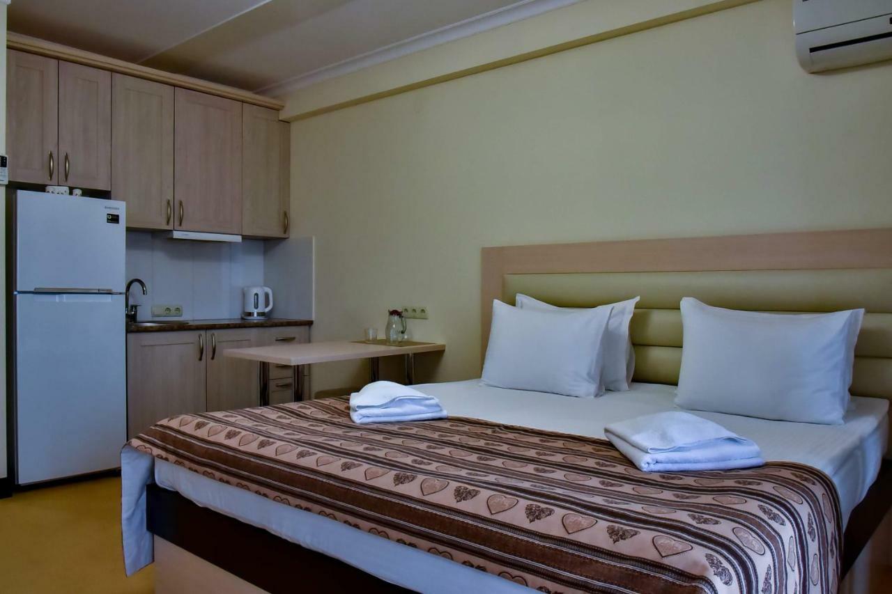 Aparthotel On Klinichna St. Киев Экстерьер фото