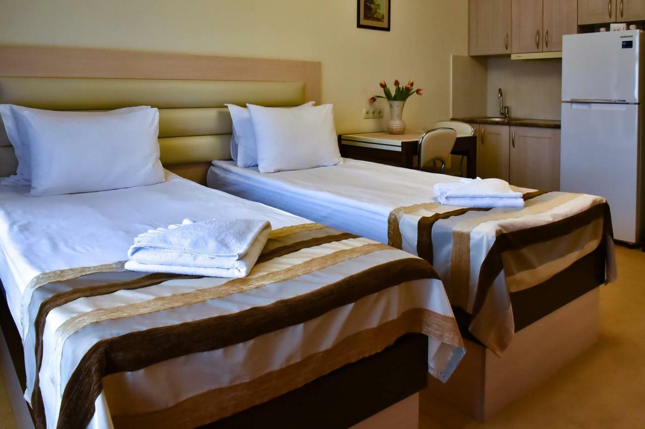Aparthotel On Klinichna St. Киев Экстерьер фото