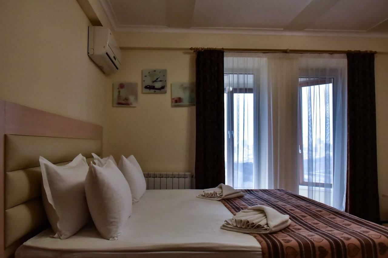 Aparthotel On Klinichna St. Киев Экстерьер фото