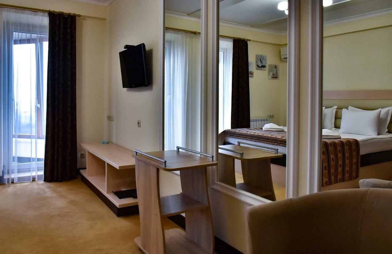 Aparthotel On Klinichna St. Киев Экстерьер фото